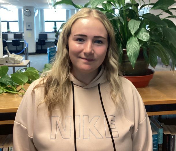 Leicester College student, Tiffany Wayte, wearing a light pink hoodie